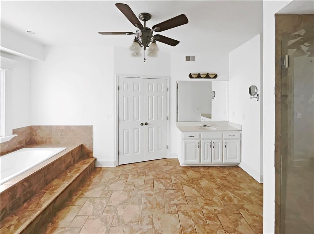 10105  River Hills Drive, Kansas City, MO 64152 | MLS#2564013