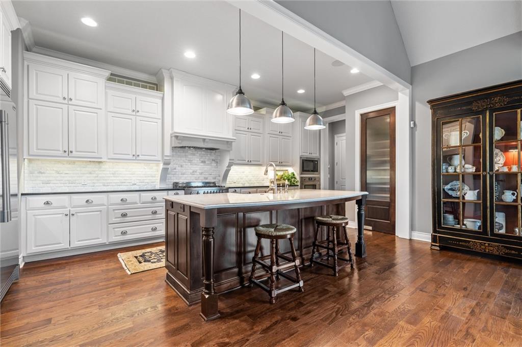 6325  Edgewater Drive, Parkville, MO 64152 | MLS#2574911