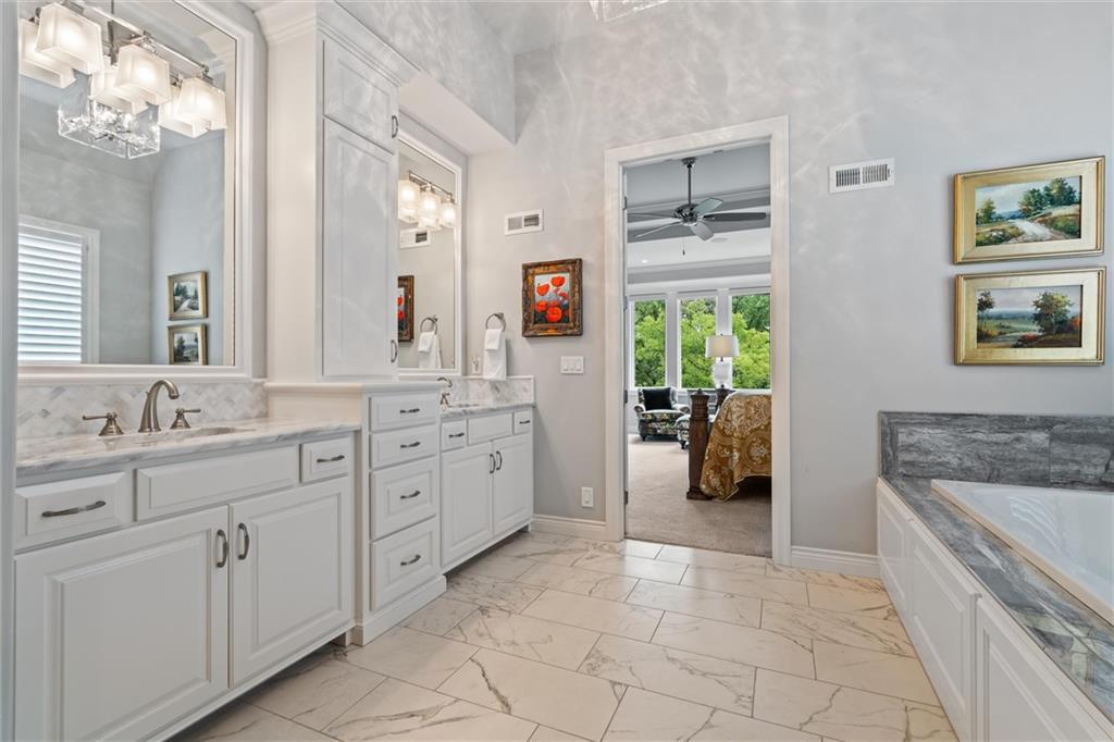 6325  Edgewater Drive, Parkville, MO 64152 | MLS#2574911