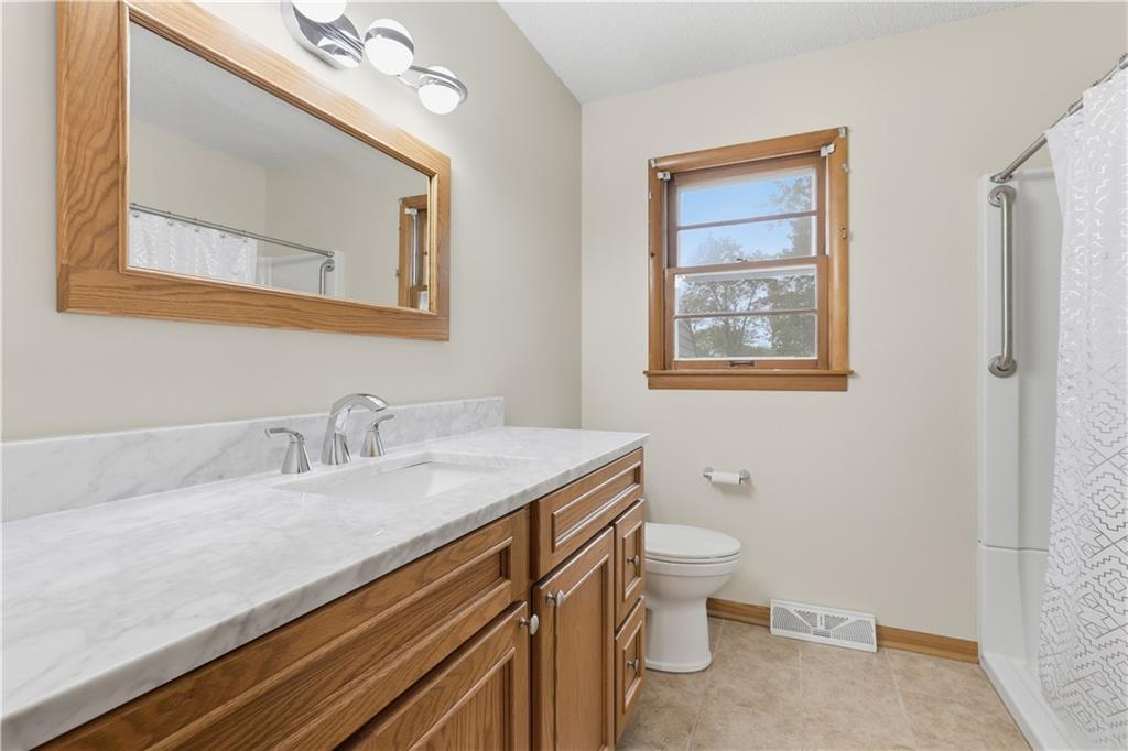 610 NW North Shore Drive, Lake Waukomis, MO 64151 | MLS#2575290