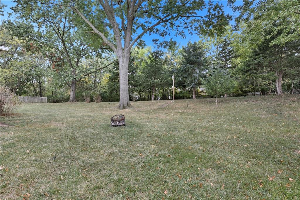 610 NW North Shore Drive, Lake Waukomis, MO 64151 | MLS#2575290