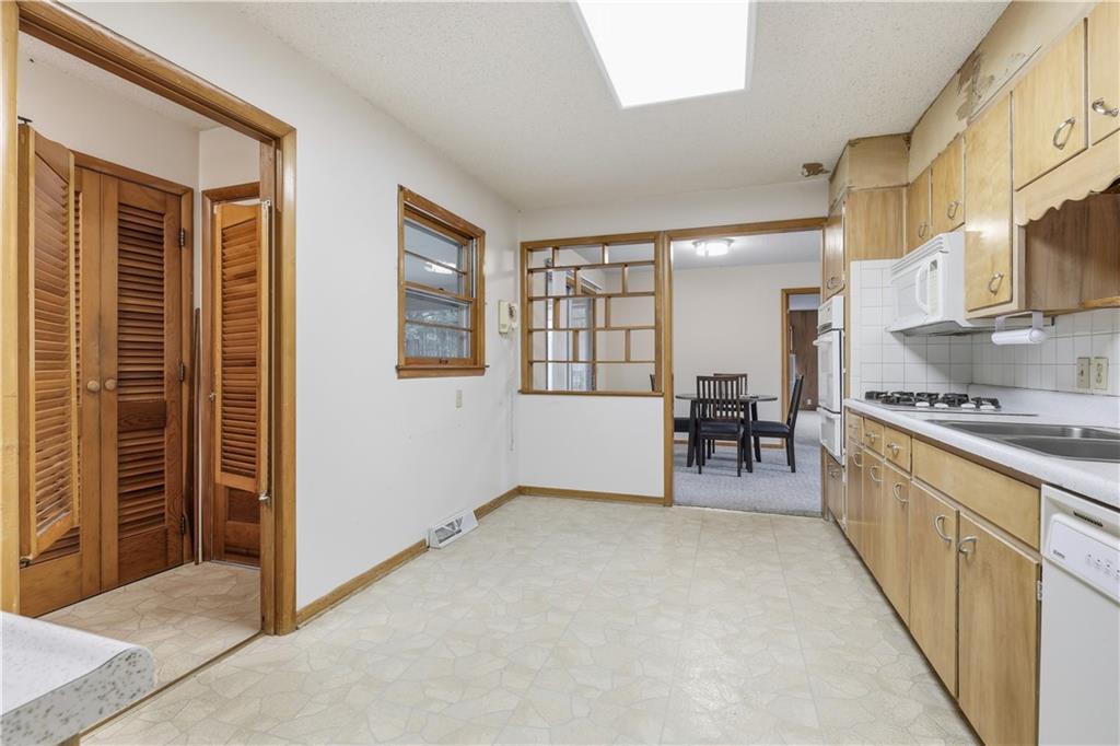 610 NW North Shore Drive, Lake Waukomis, MO 64151 | MLS#2575290