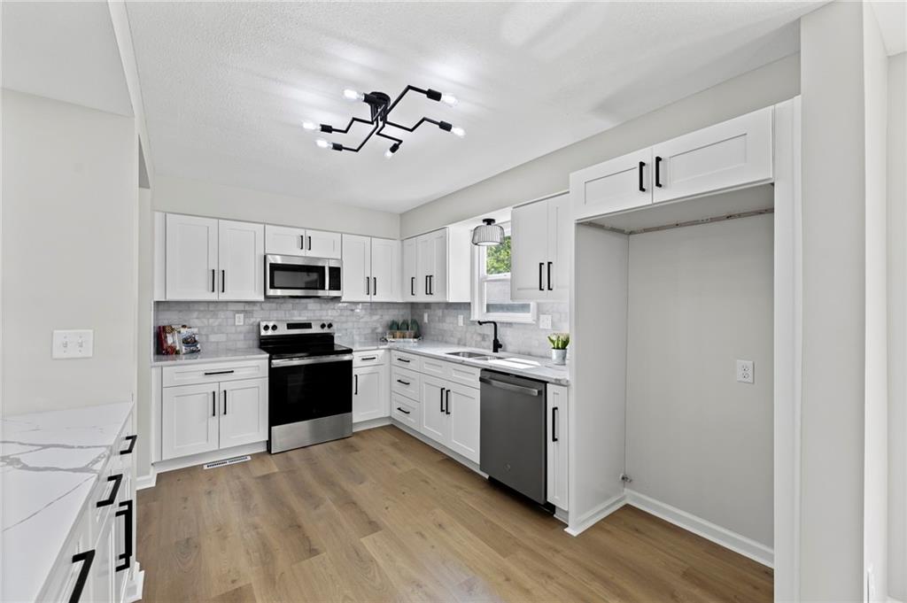 11005  Walnut Creek Drive, Kansas City, MO 64152 | MLS#2579254