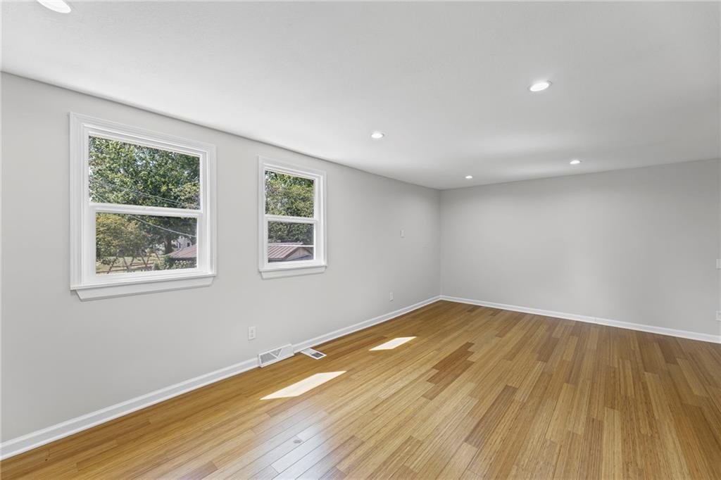 11005  Walnut Creek Drive, Kansas City, MO 64152 | MLS#2579254