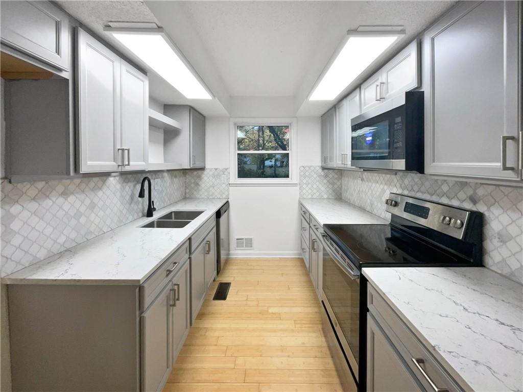 7518  76th Place, Kansas City, MO 64152 | MLS#2589708