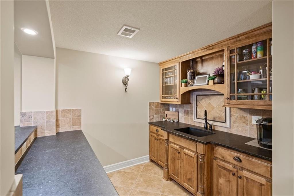 8050 N Caldwell Avenue, Parkville, MO 64152 | MLS#2591634